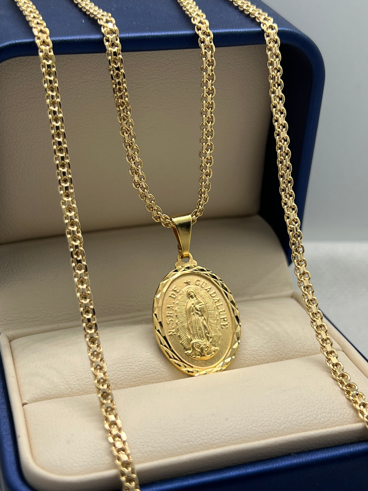 CADENA CHINESCA DE 60CM + DIJE GUADALUPE DIAMANTADA