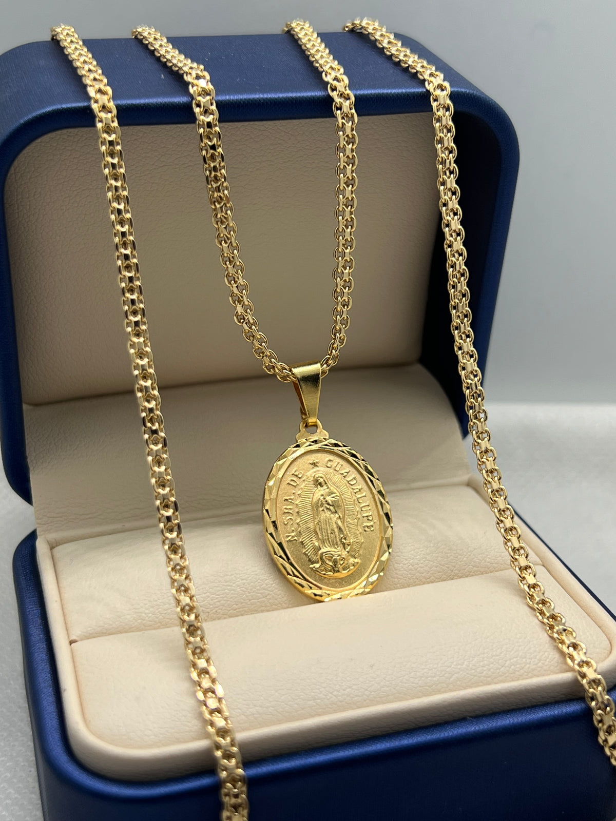 CADENA CHINESCA DE 60CM + DIJE GUADALUPE DIAMANTADA